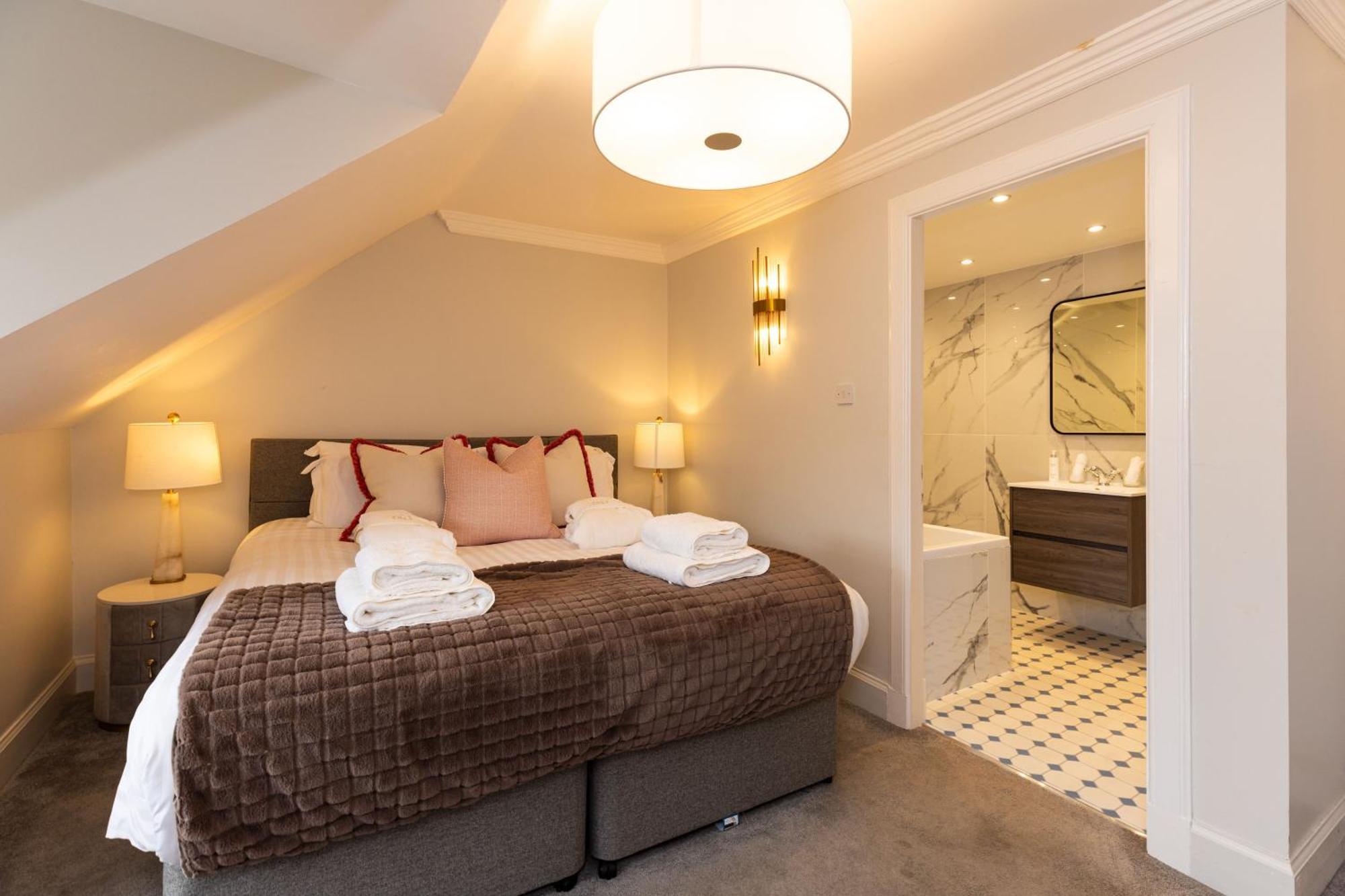 Righ Properties - Luxurious City Centre Three Bedroom Apartment Edinburgh Bagian luar foto