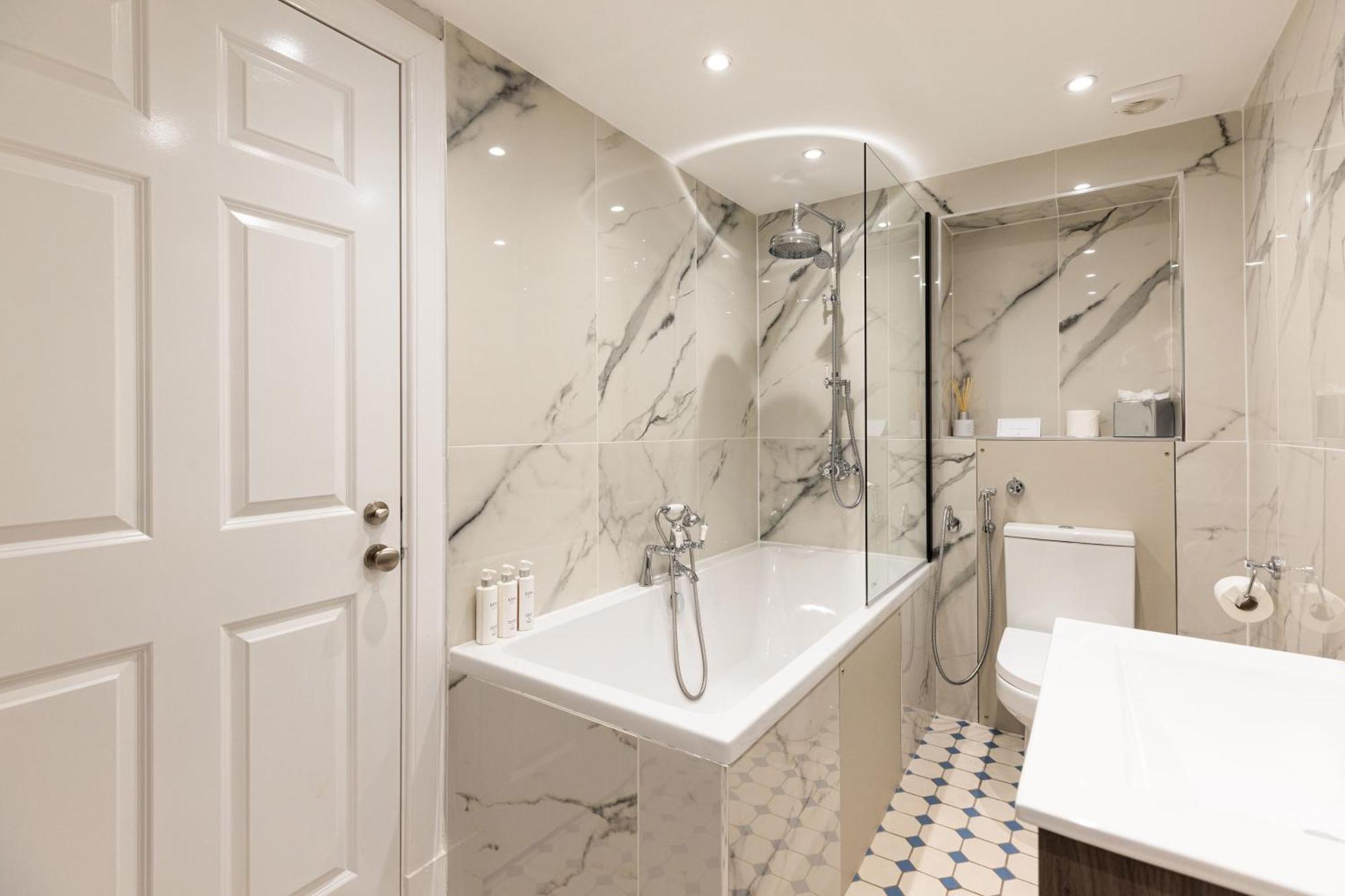 Righ Properties - Luxurious City Centre Three Bedroom Apartment Edinburgh Bagian luar foto