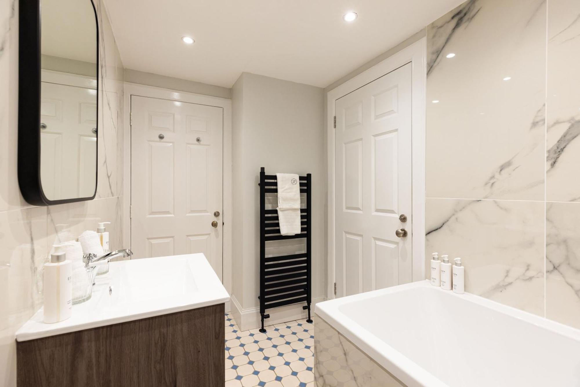 Righ Properties - Luxurious City Centre Three Bedroom Apartment Edinburgh Bagian luar foto